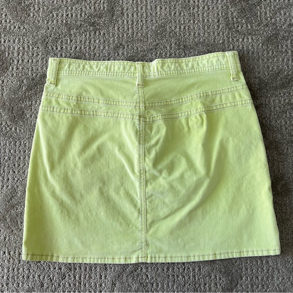 NWOT Women’s 90s Y2K GAP Mini Skirt size 4 in Neon Green - Picture 2 of 5